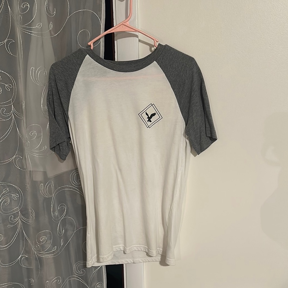 American Eagle Outfitters Gray and White Short Sleeve Tee